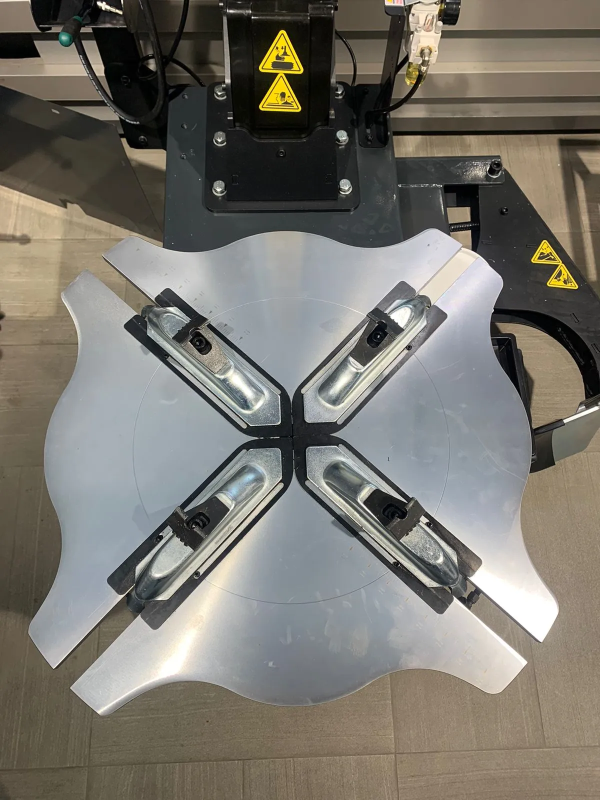 ROSSVIK V-426R Станок шиномонтажный автомат с третьей рукой до 26"