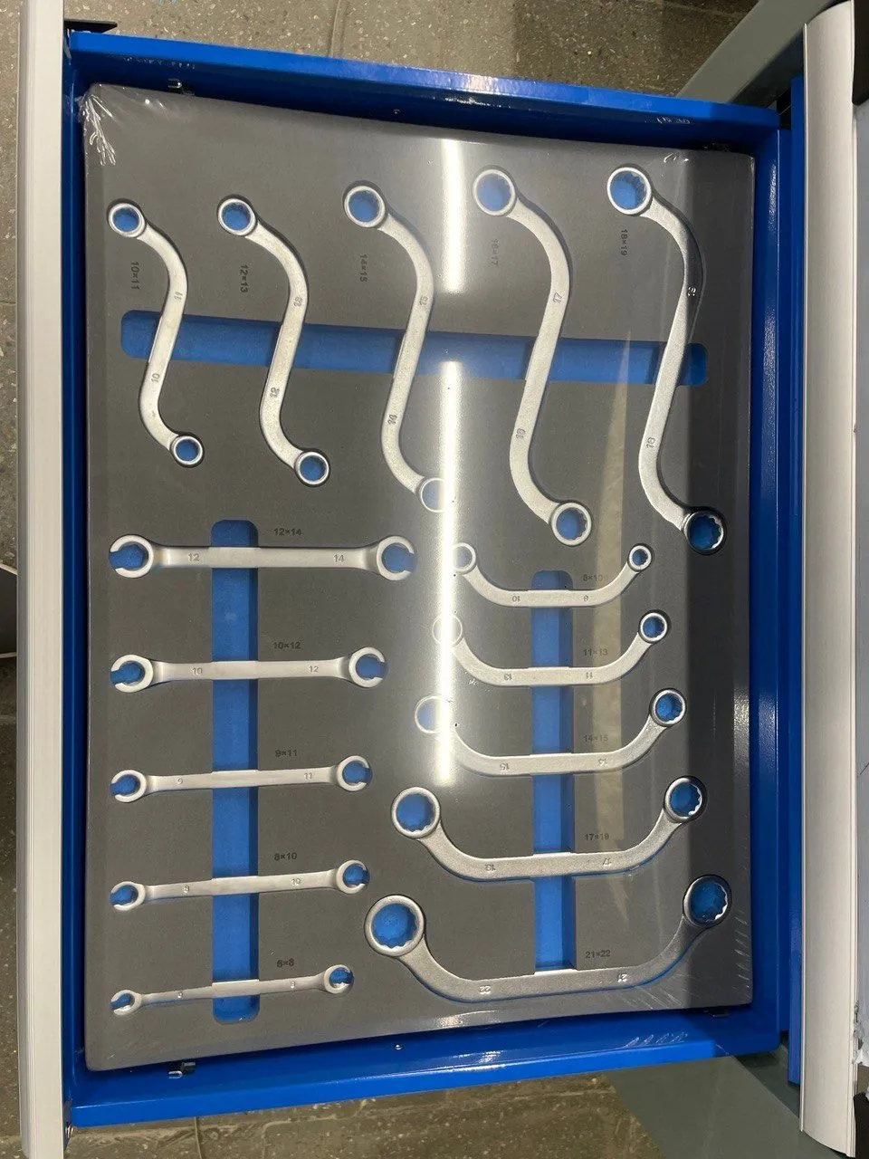 Тележка инструментальная с набором инструмента 255 предметов купить