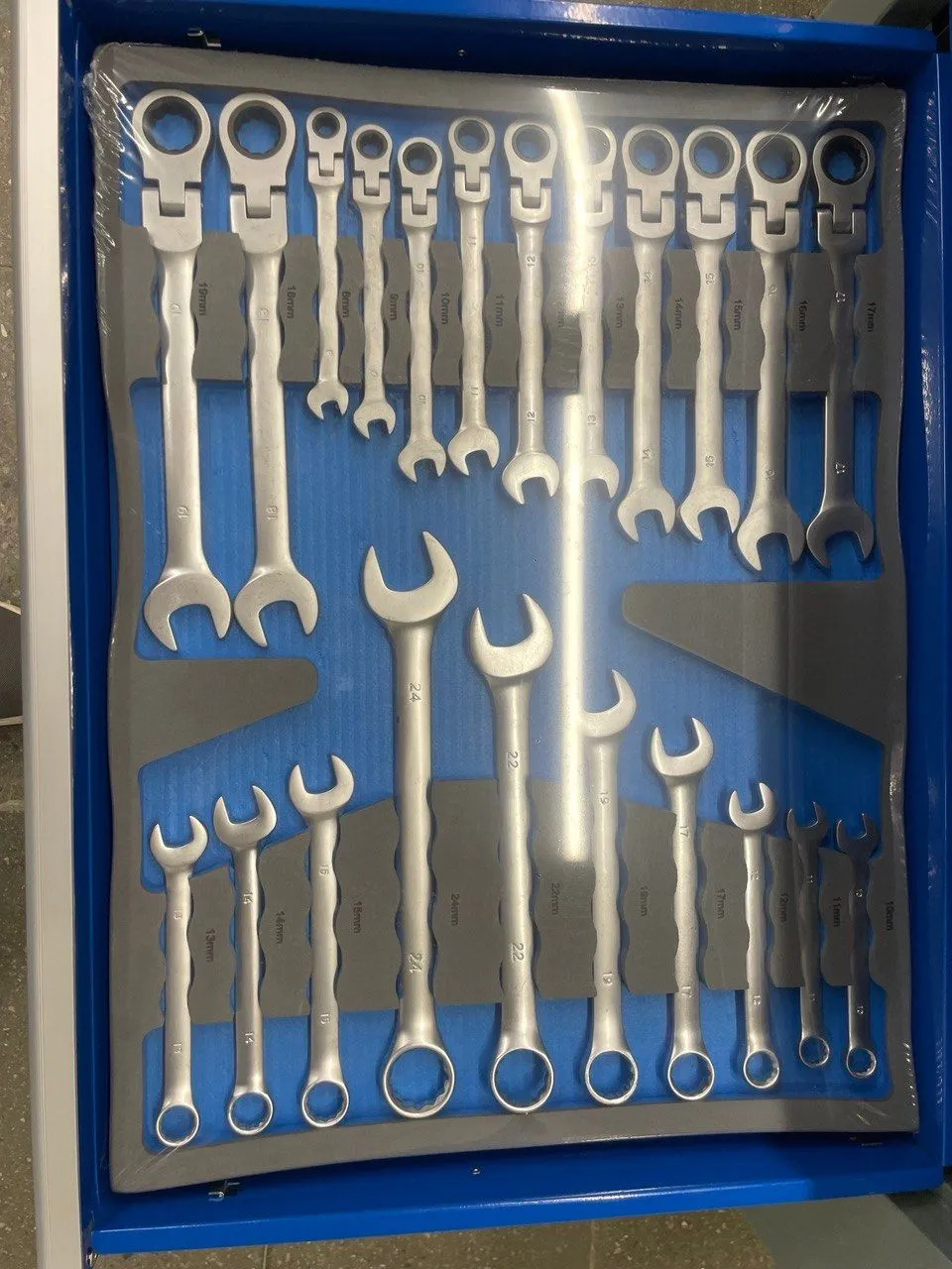 Тележка инструментальная с набором инструмента 255 предметов купить